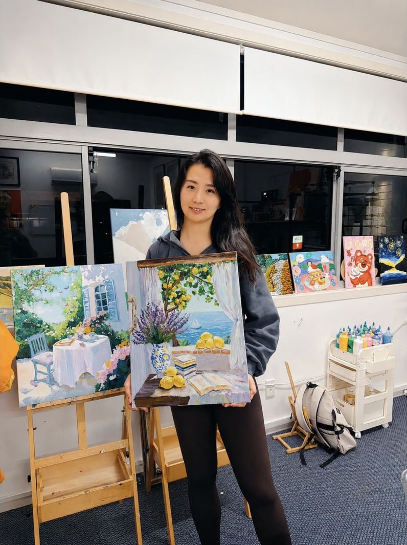 Adult Artist Portfolio Showcase at an Adults and Family art class at Art Space Studio Auckland